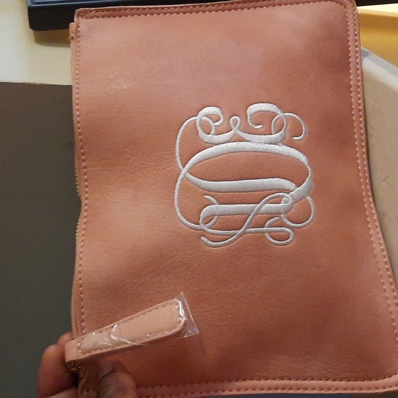 MONOGRAMMED. - Picture 4 of 6